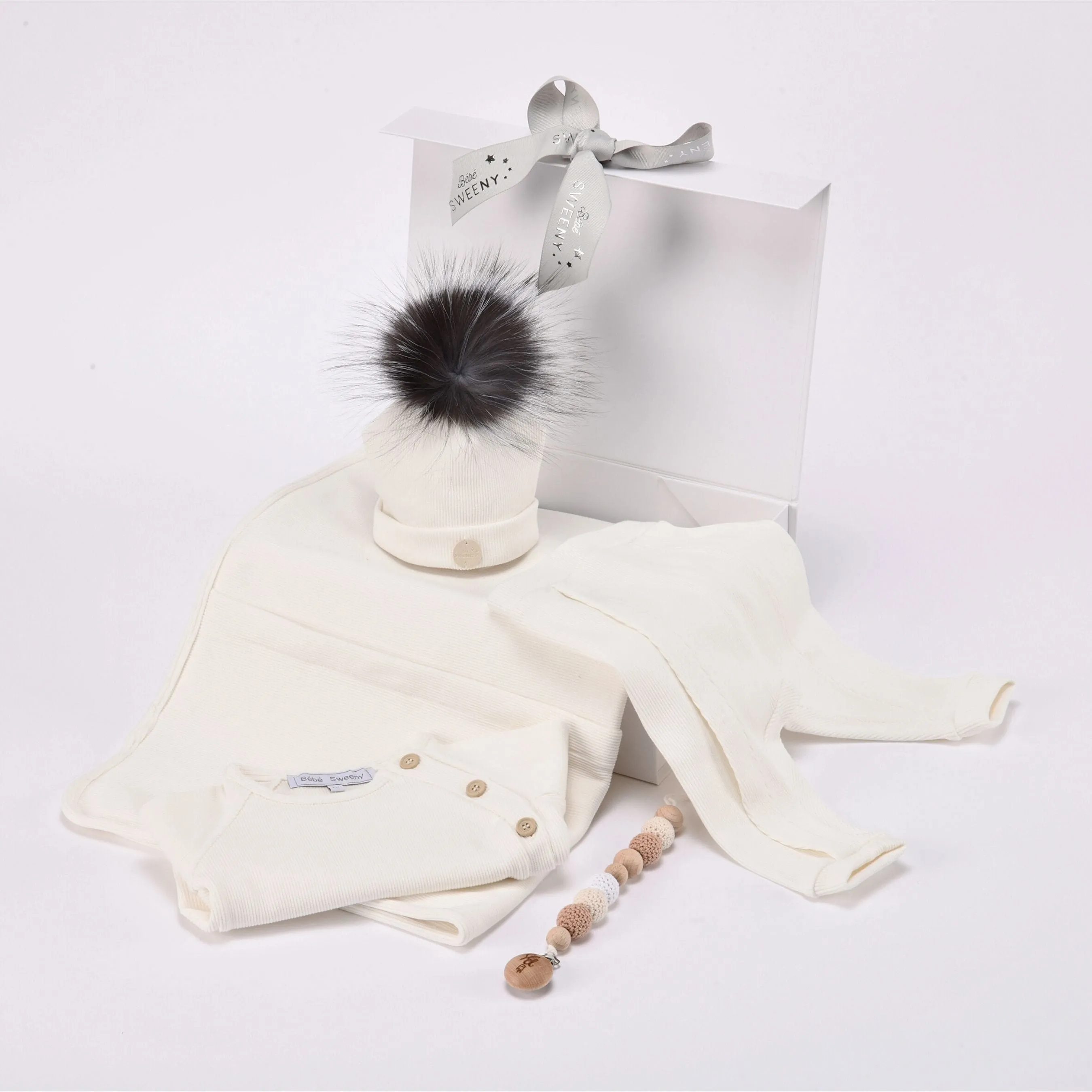 Lenny | Ivory Personalised Baby Gift Set (5)