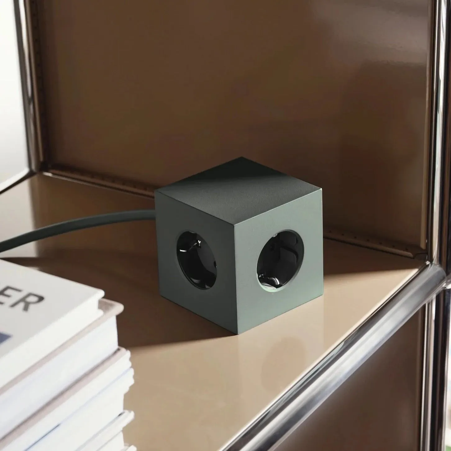 SQUARE 1 USB C MAGNET | OAK GREEN